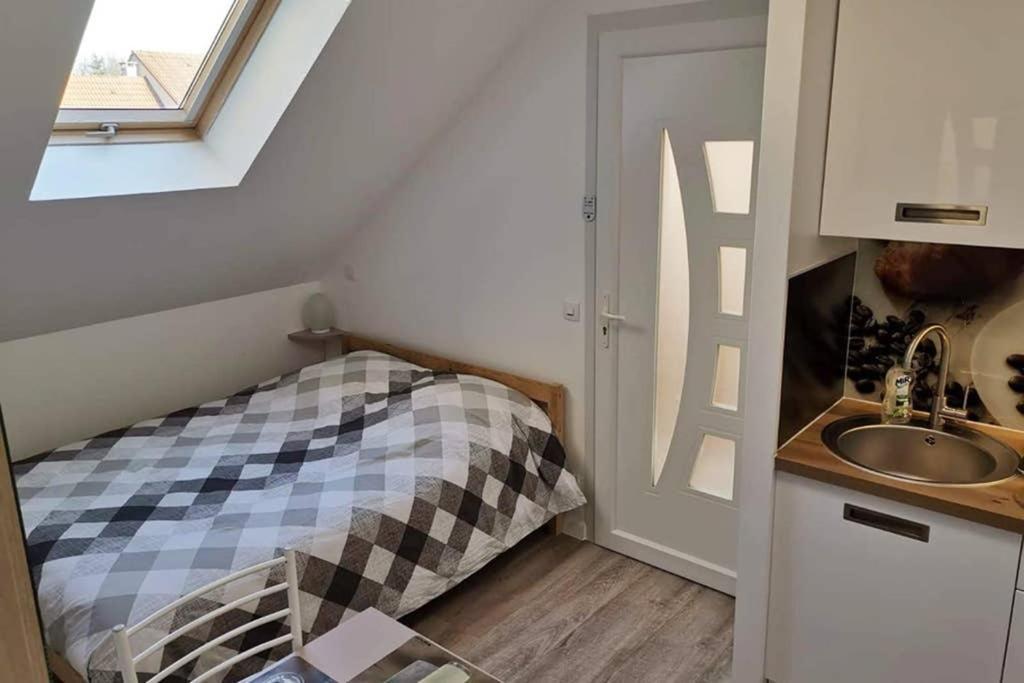 Ferienwohnung Studio Cosy Douillet Et Fonctionnel Savigny-le-Temple Exterior foto